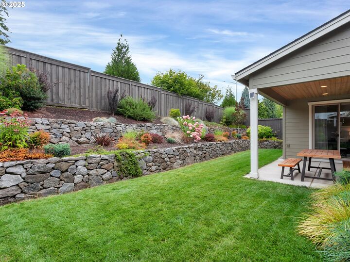 Property Photo:  4057 Heron Dr  OR 97068 