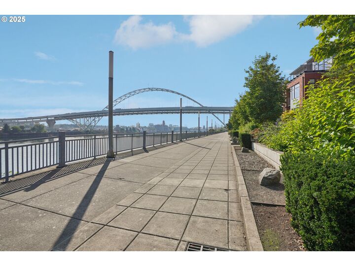 Property Photo:  1740 NW Riverscape St  OR 97209 