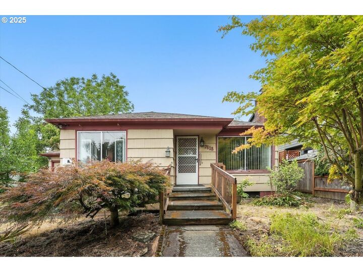 Property Photo:  7618 SE Clay St  OR 97215 