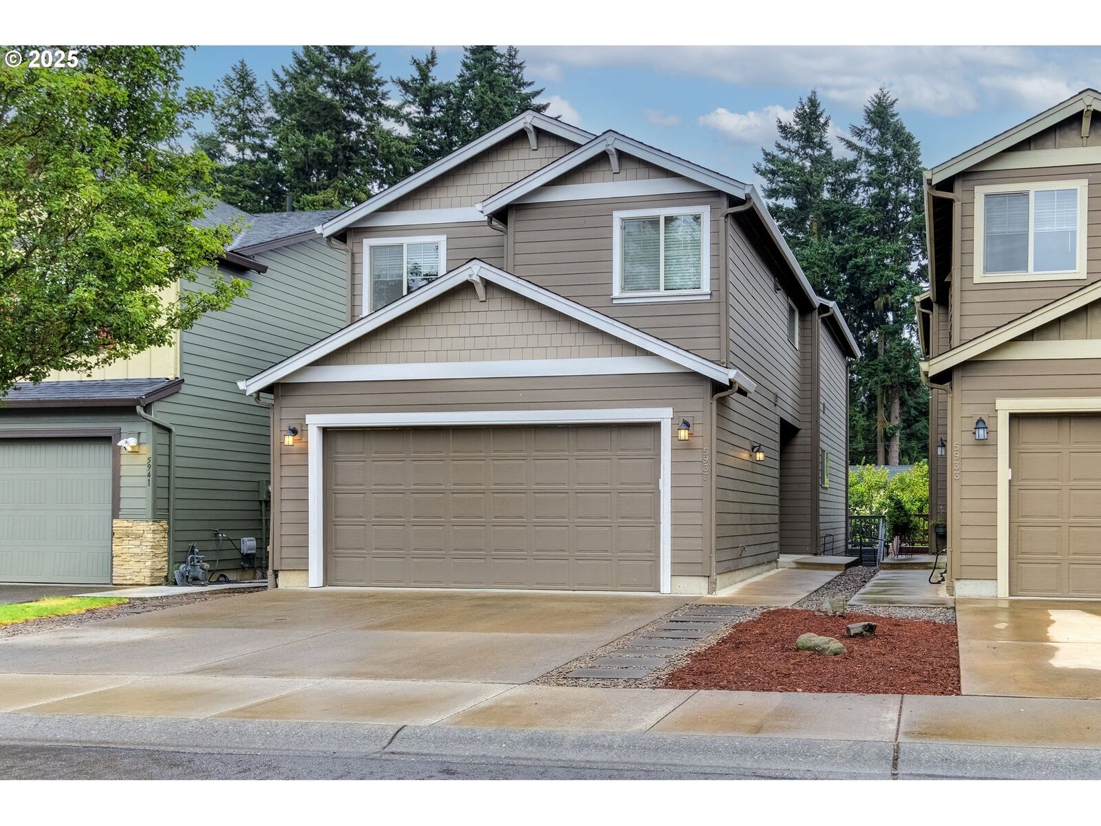 Property Photo:  5937 NE 48th St  WA 98661 