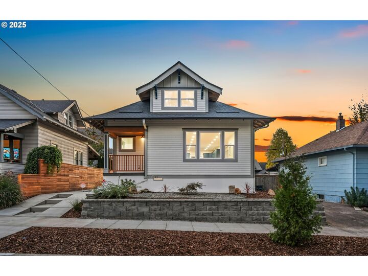 Property Photo:  4711 NE 31st Ave  OR 97211