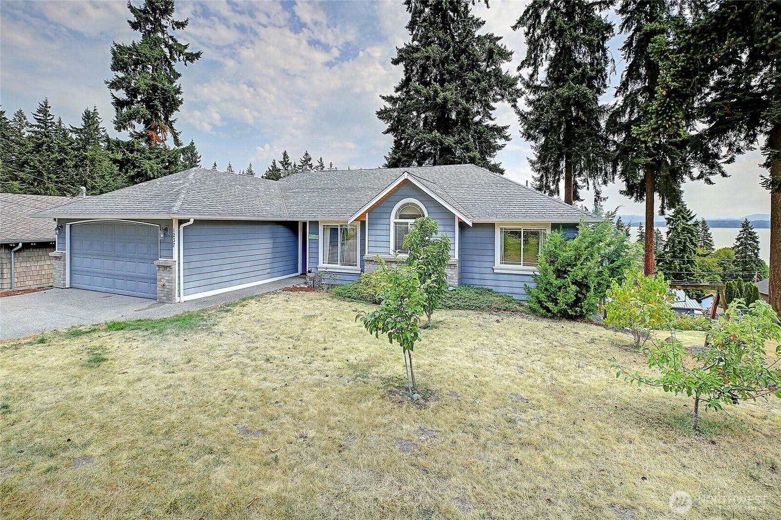 Property Photo: 1237 SE Camano Drive WA 98282