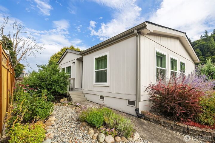 Property Photo: 15400 SE 155th Place 28 WA 98058