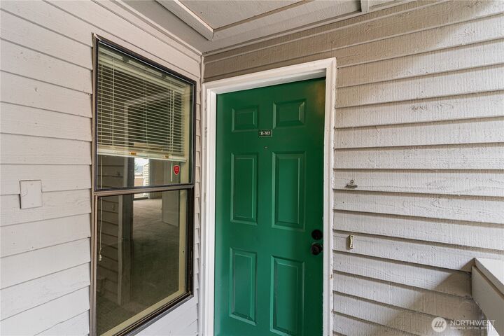 Property Photo: 31510 106th Place SE R303 WA 98092