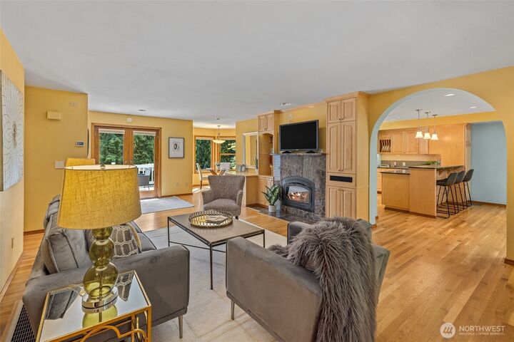 Property Photo: 6604 282nd Avenue SE WA 98027