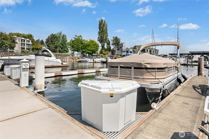 Property Photo: 6121 NE 175th Street B201 WA 98028