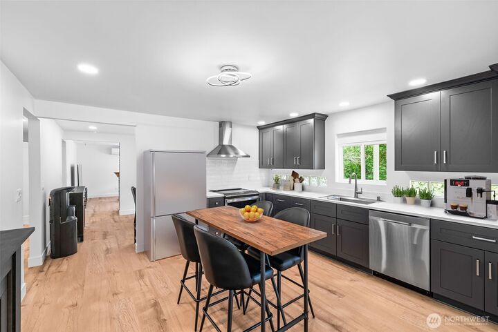 Property Photo:  925  Front Street S  WA 98027 