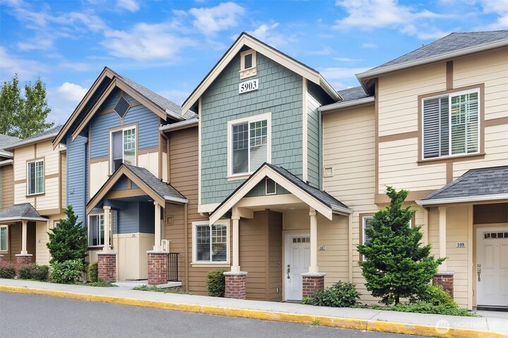 Property Photo:  5903  185th Court NE 7-107  WA 98052 