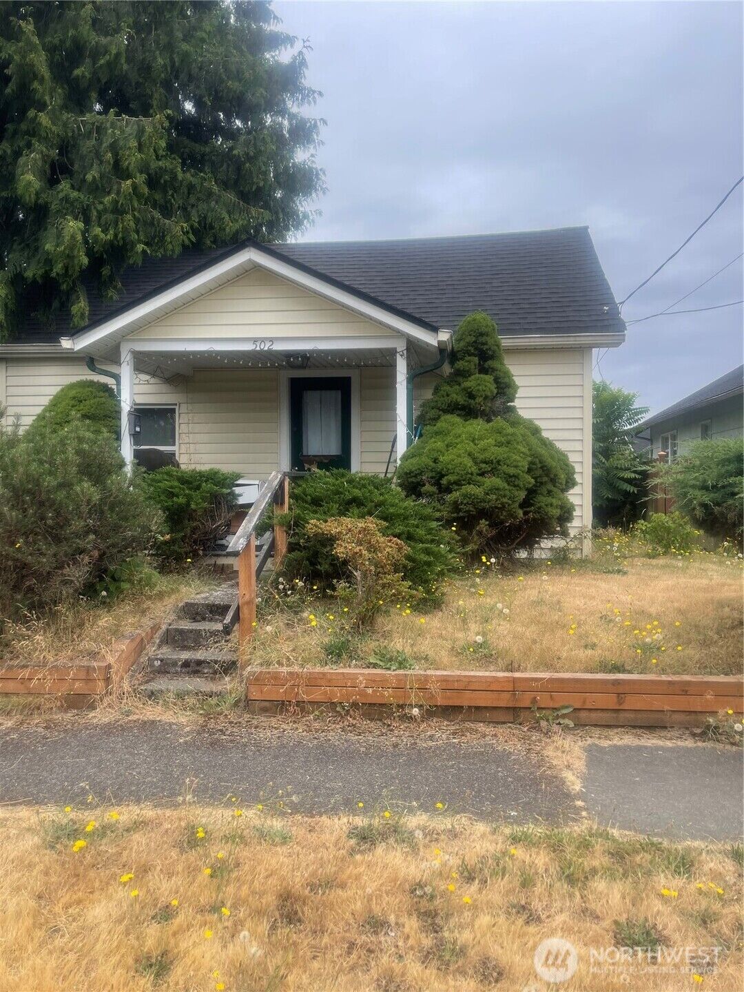 Property Photo: 502 6th Street SE WA 98002