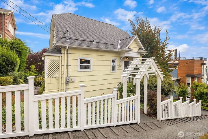 2410 E Highland Drive  Seattle WA 98112 photo