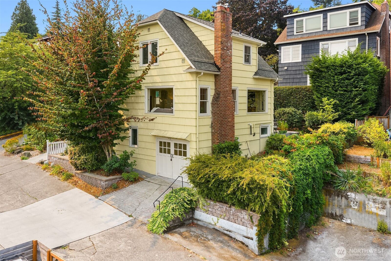 Property Photo:  2410 E Highland Drive  WA 98112 