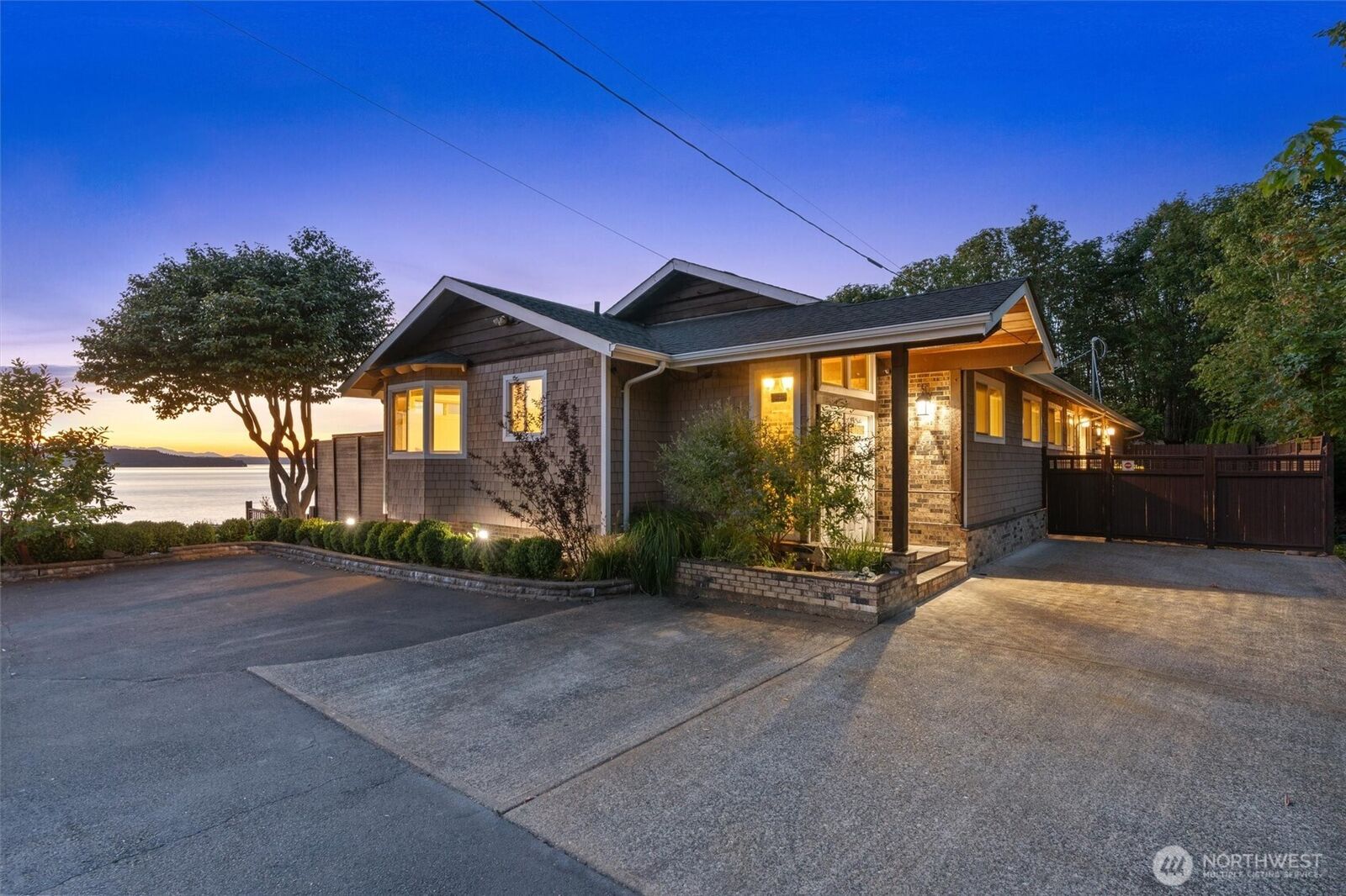 Property Photo:  28434  5th Place S  WA 98198 