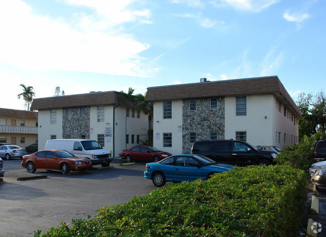 Property Photo:  2842 Fillmore Street 7  FL 33020 
