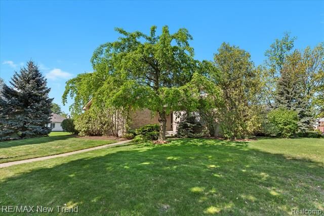 Property Photo: 3875 Wayfarer Drive MI 48083