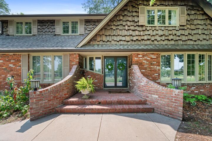 Property Photo: 665 N Broadmoor Ave KS 67206