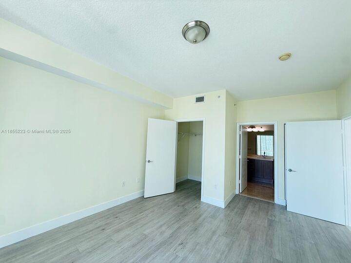 Property Photo:  79 SW 12th St 2404-S  FL 33130 