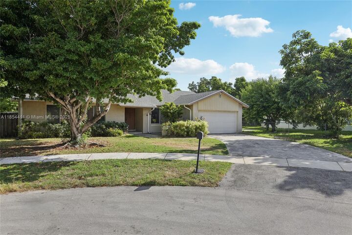 Property Photo:  9315 SW 170th Ln  FL 33157 