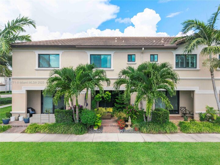 Property Photo:  4216 N Dixie Hwy 60  FL 33334 