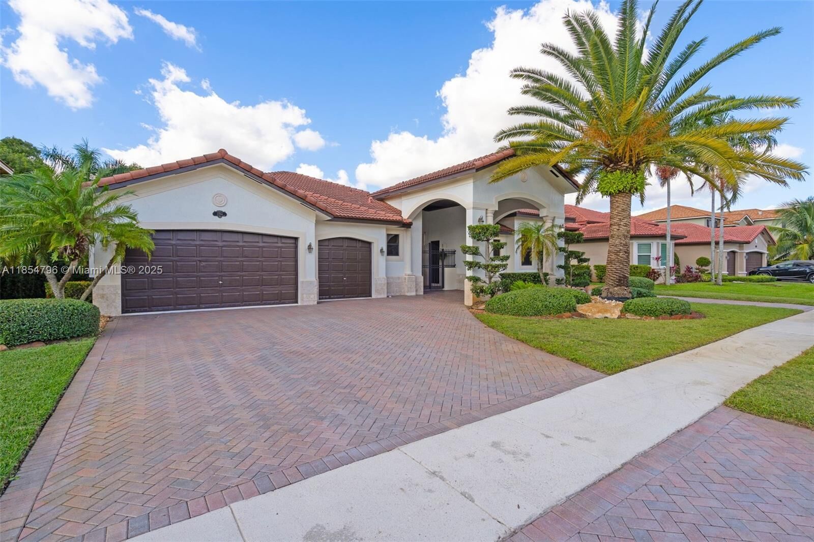 Property Photo:  2294 SW 195th Ave  FL 33029 