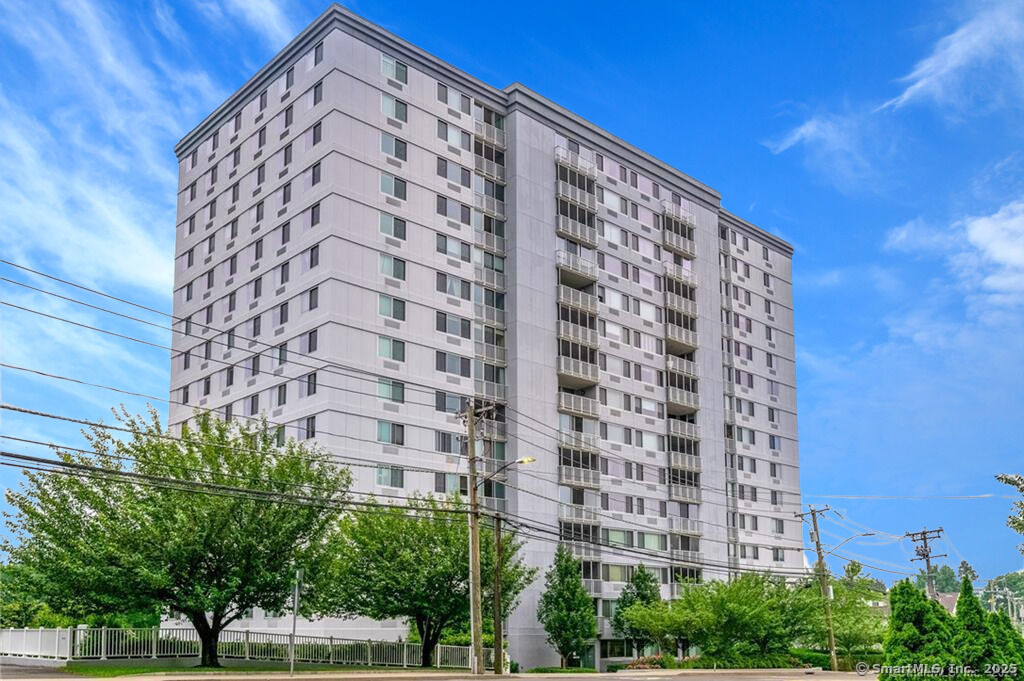 Property Photo:  1 Strawberry Hill Avenue Apt 16D  CT 06902 