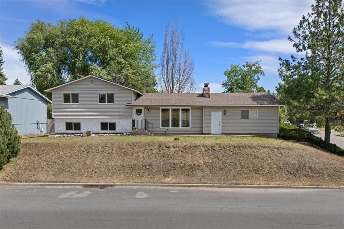 Property Photo:  6127 S Crestline St  WA 99223 