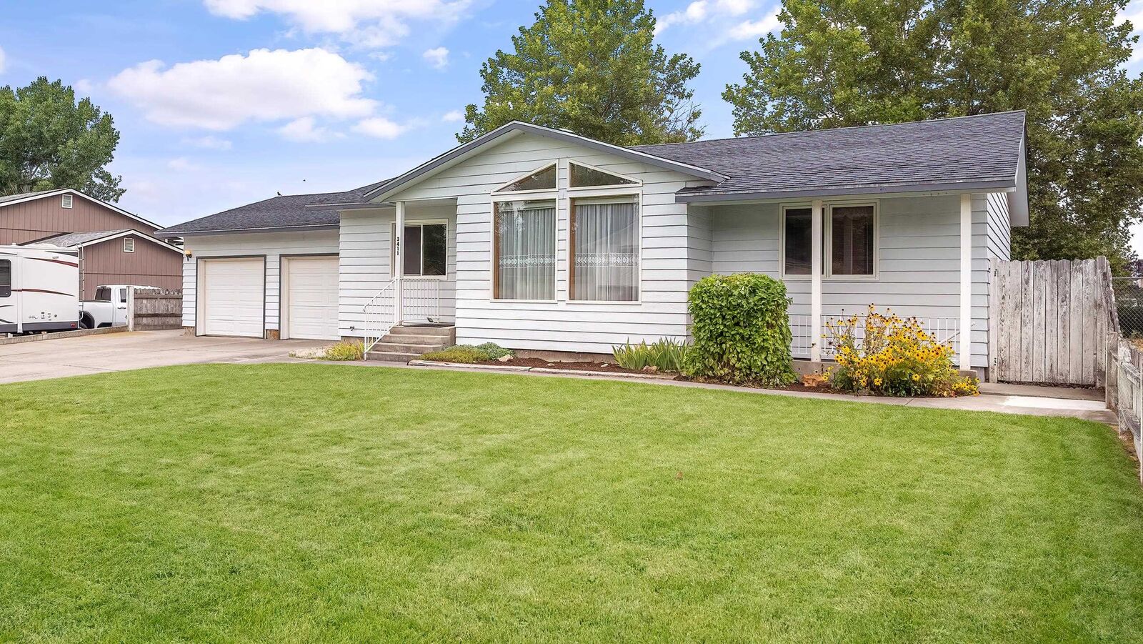 Property Photo:  3411 E Pineglen Ave  WA 99021 