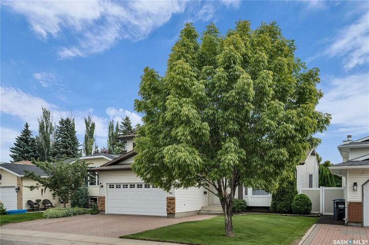 Property Photo:  711 Swan Crescent  SK S7J 5C3 