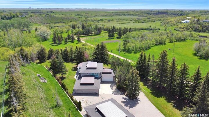 1055 7th Avenue SW  Moose Jaw SK S6H 5R2 photo