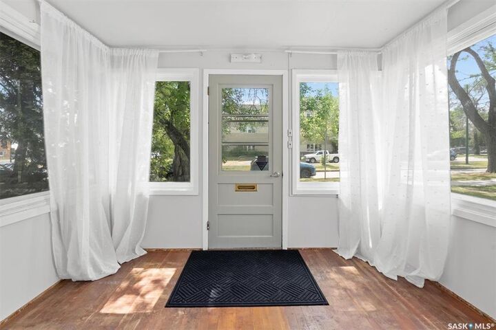 Property Photo:  108 31st Street W  SK S7L 0P5 