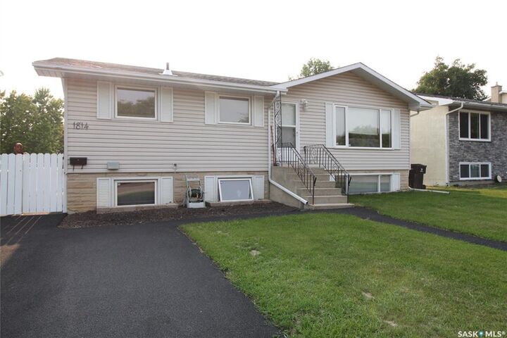 1814 Arlington Avenue  Saskatoon SK S7H 2Y7 photo