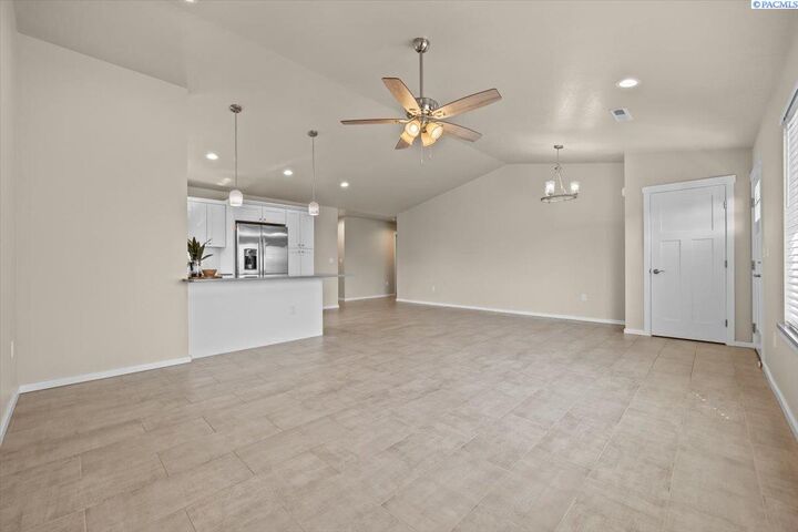 Property Photo:  729 E 14th Ave  WA 99337 