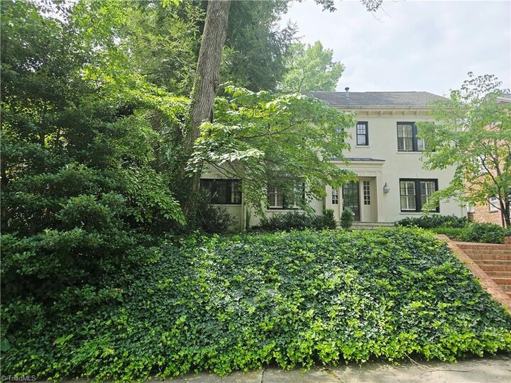 Property Photo:  2105 Rolling Road  NC 27403 