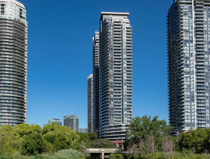 Property Photo: 2212 Lake Shore Boulevard W 811 ON M8V 0C2