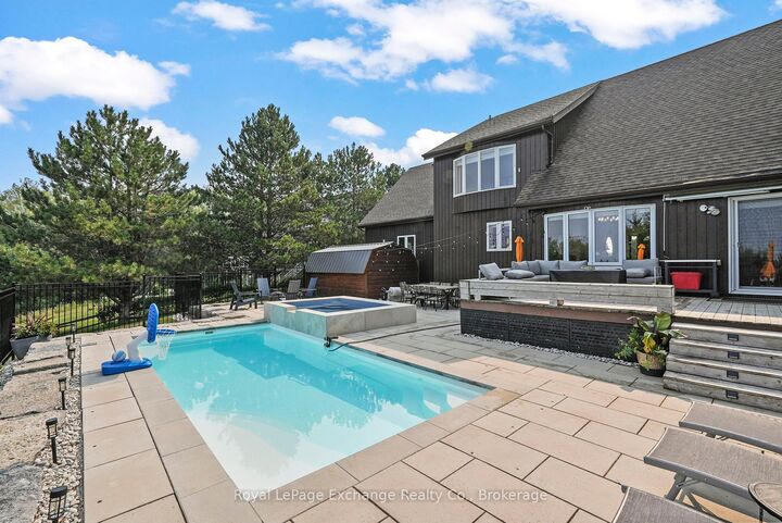 Property Photo: 810 Troy'S Trail ON N2Z 0C1