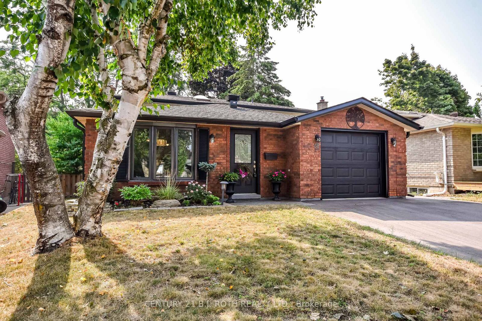 Property Photo:  49 Ridgeway Avenue  ON L4N 5M2 