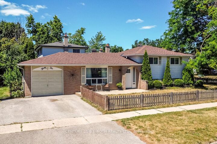 Property Photo:  32 Lonsdale Place  ON L4M 4J1 
