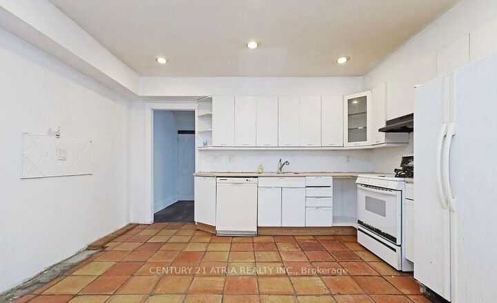 Property Photo: 9 East Road ON M1N 1Z9