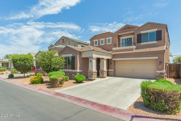 Property Photo:  1723 N Hillcrest Street  AZ 85201 