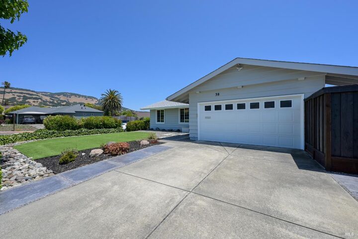 Property Photo:  38 San Ramon Way  CA 94945 