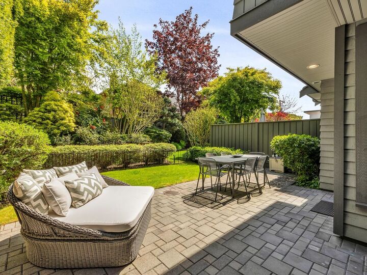 Photo de la propriété: 1664 St.georges Avenue BC V7L 3J7