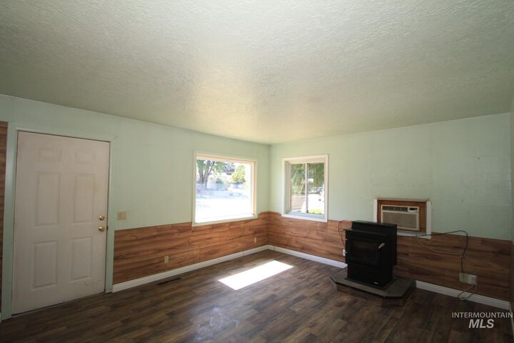 Property Photo: 2224 2nd St S ID 83651