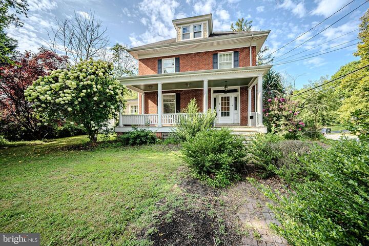 Property Photo:  233 W Main Street  DE 19711 