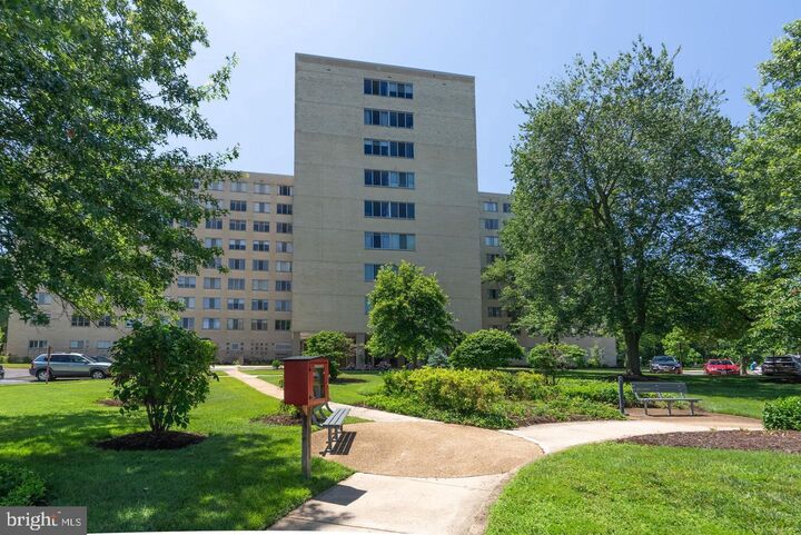 6631 Wakefield Drive 804  Alexandria VA 22307 photo