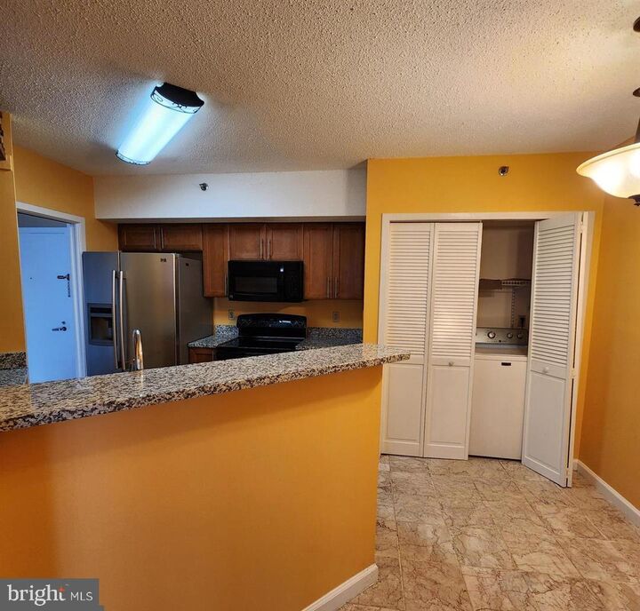 Property Photo:  5505 Seminary Road 810N  VA 22041 