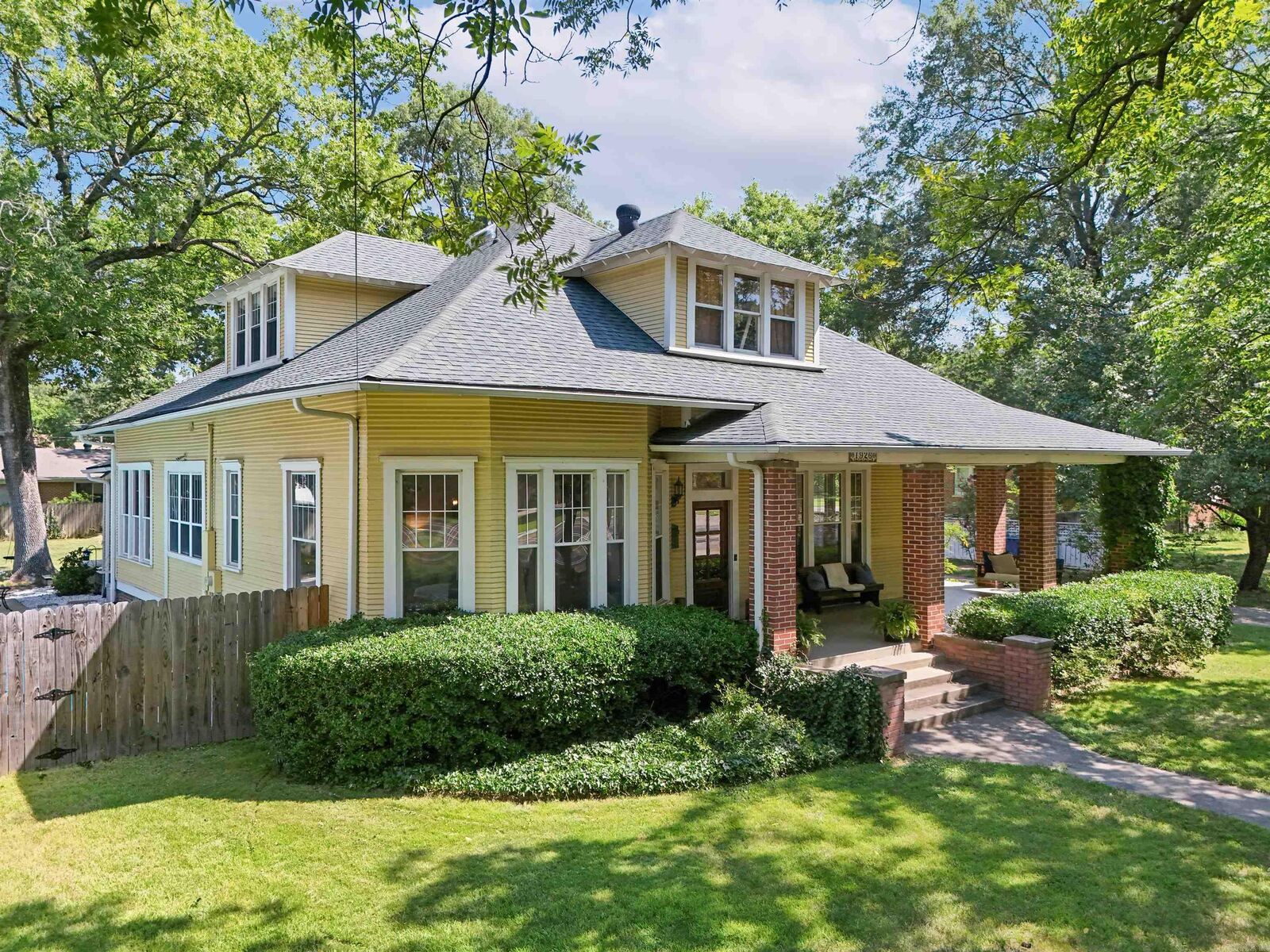 Property Photo:  1926 Caldwell Street  AR 70234