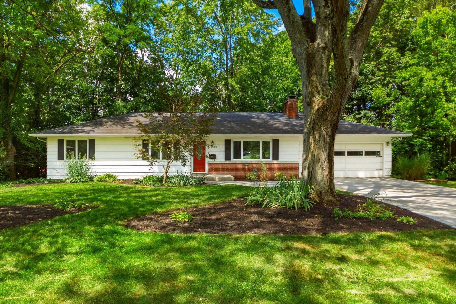 Property Photo: 3685 Sunset Drive OH 43221
