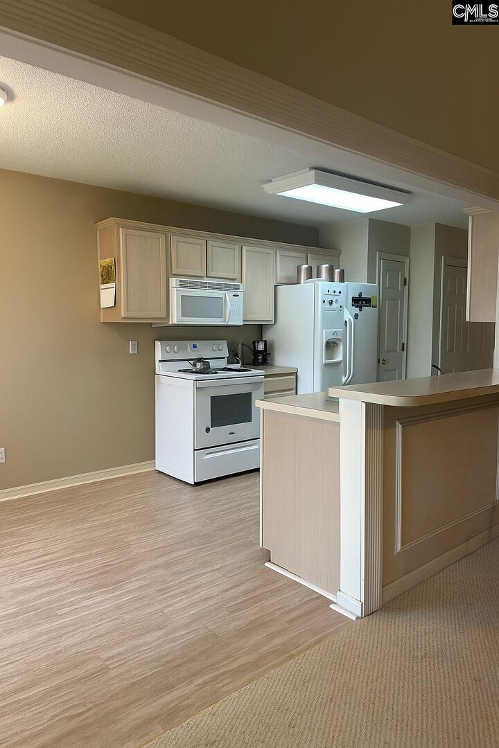 Property Photo: 3018 Twin Oaks SC 29209-4247