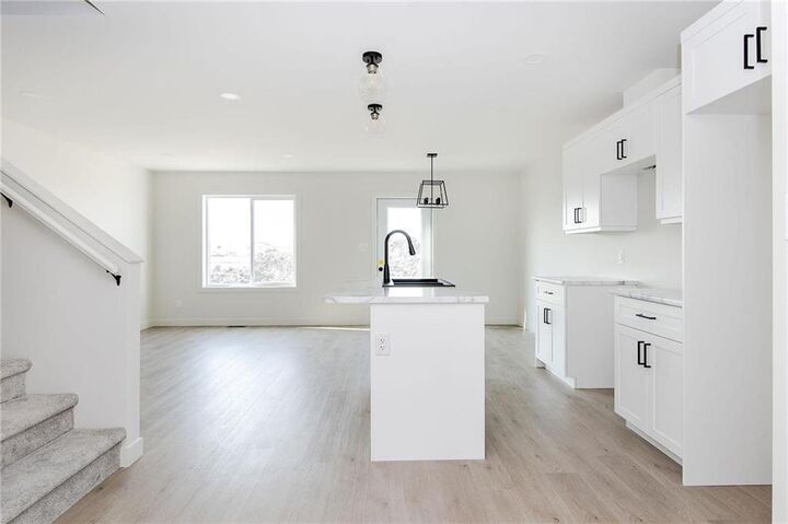 Property Photo:  63 Kootenay Way  MB R5G 2Y1 