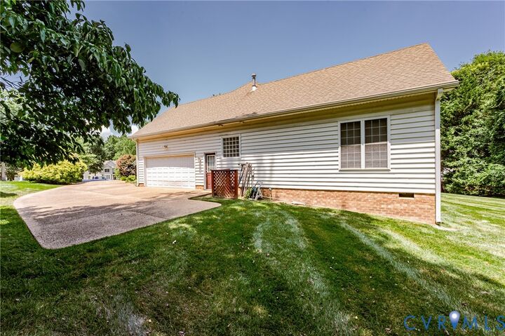 Property Photo: 16800 Jaydee Place VA 23120