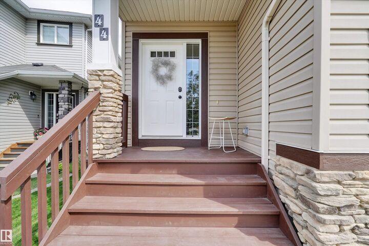 Property Photo: 44 Woodbridge Link AB T8L 0H8